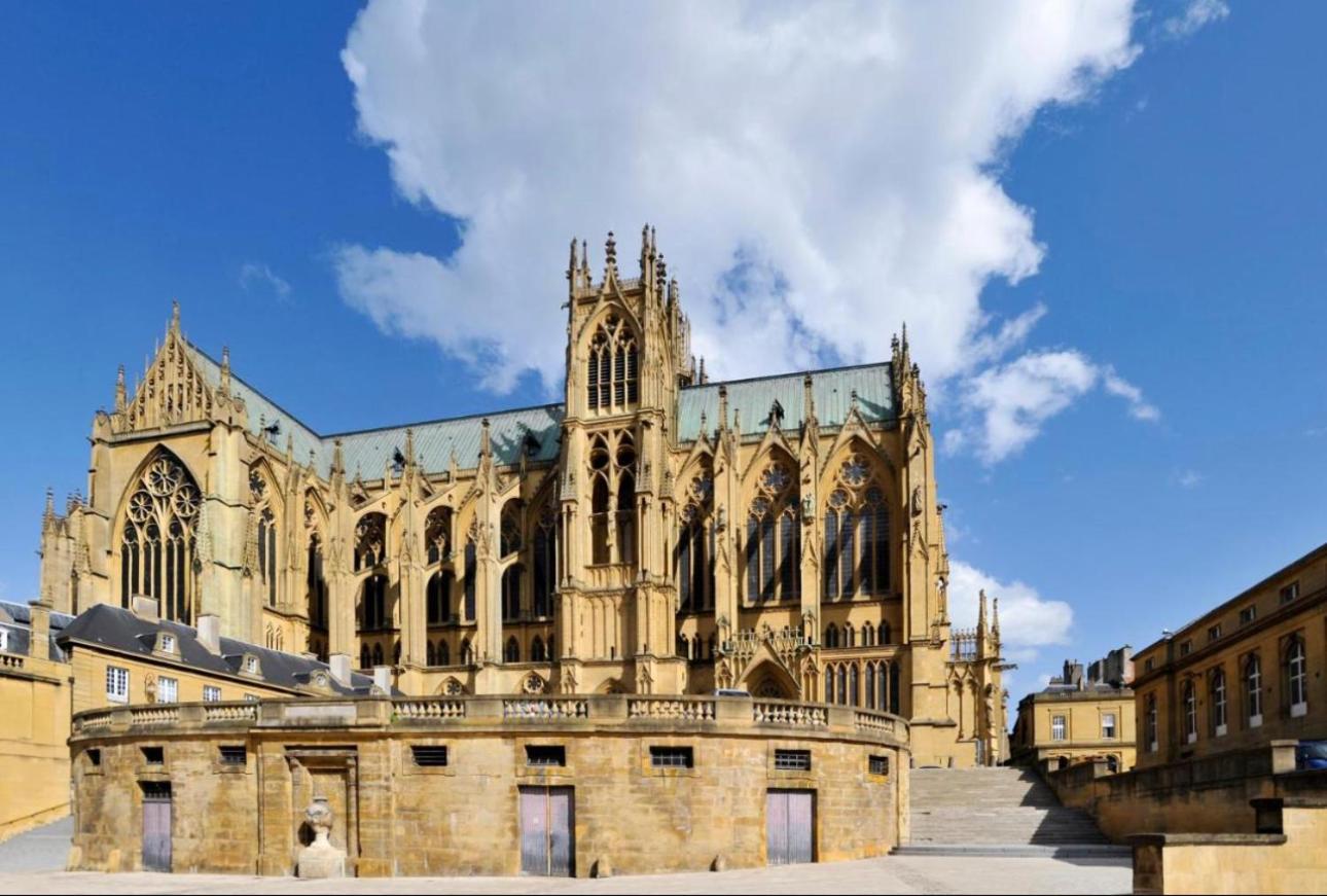 Serenity Bed Palace 2 Metz Gare ภายนอก รูปภาพ