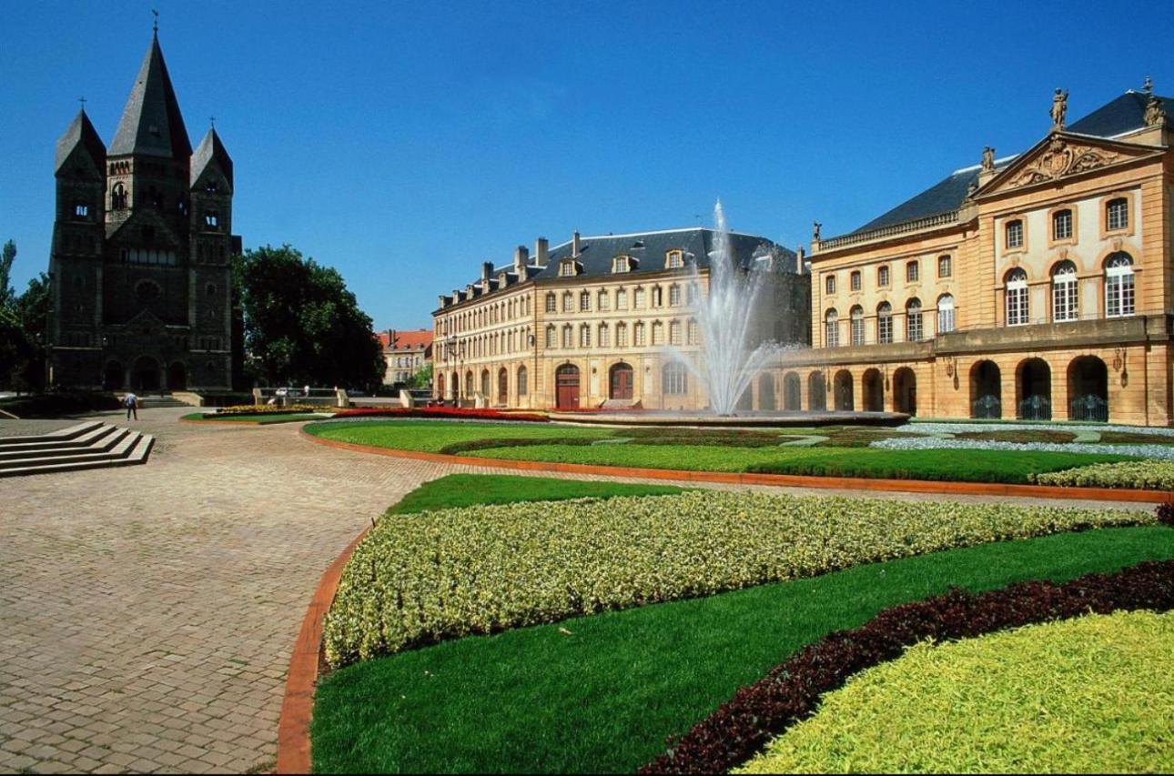 Serenity Bed Palace 2 Metz Gare ภายนอก รูปภาพ
