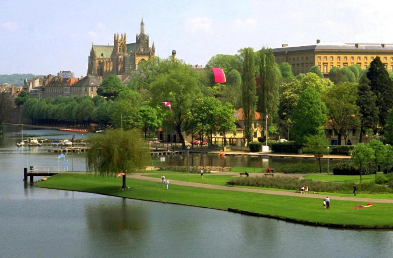 Serenity Bed Palace 2 Metz Gare ภายนอก รูปภาพ