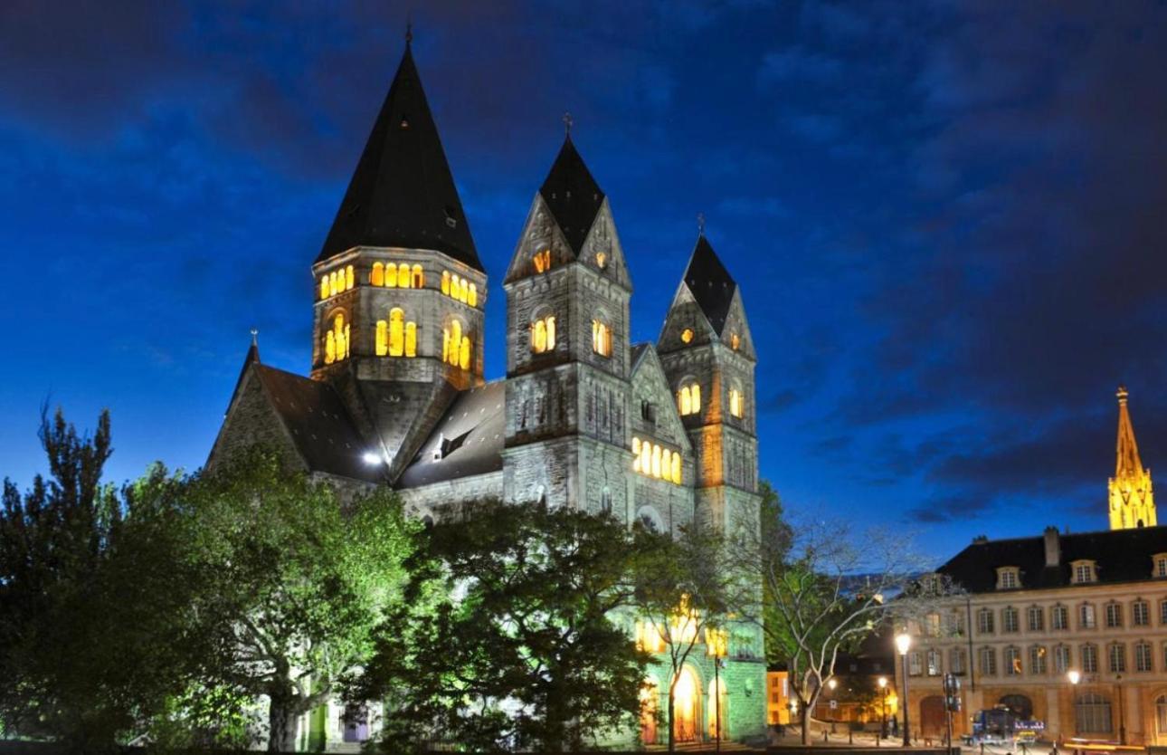 Serenity Bed Palace 2 Metz Gare ภายนอก รูปภาพ
